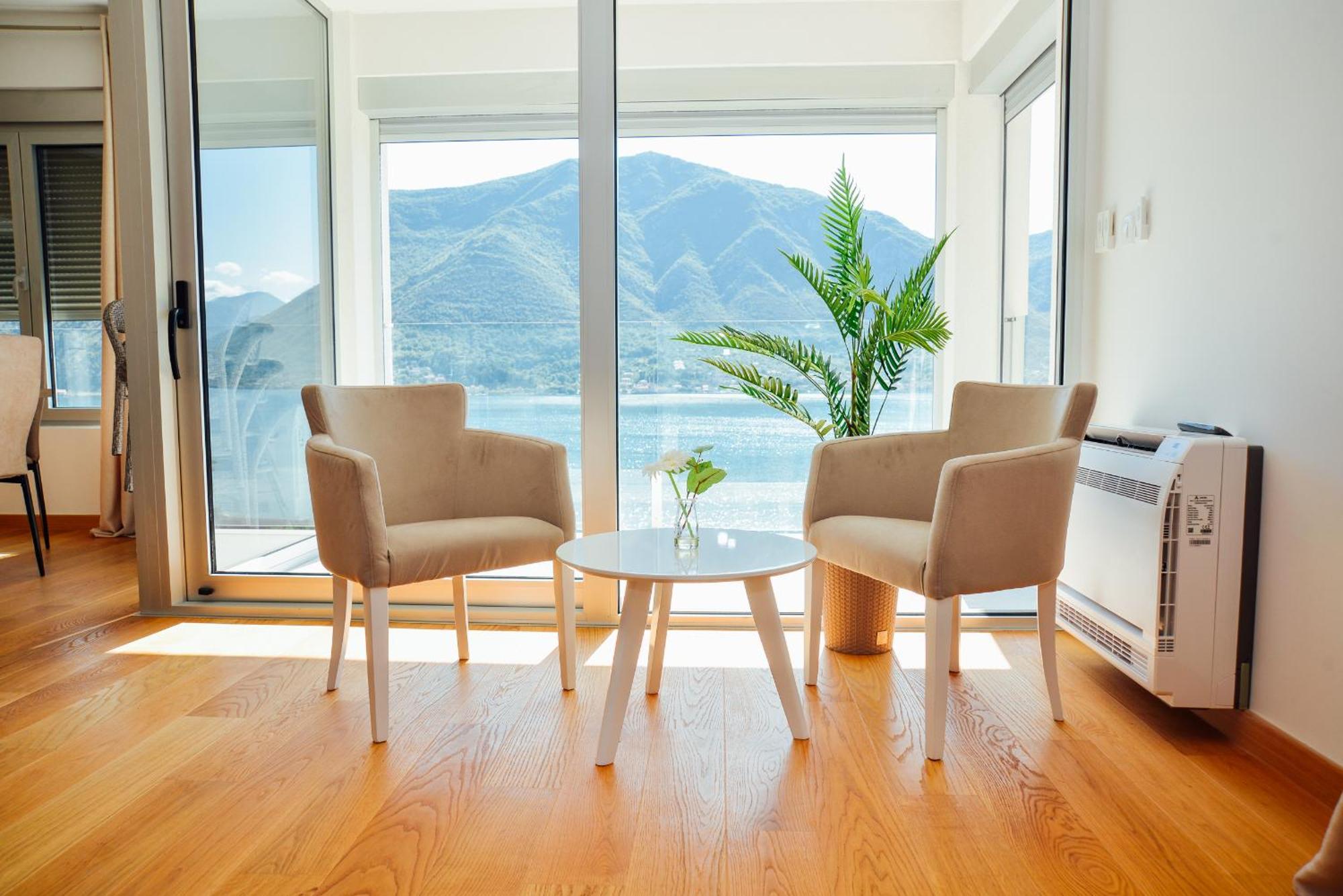 Sea View Apartment For 4 Котор Екстериор снимка