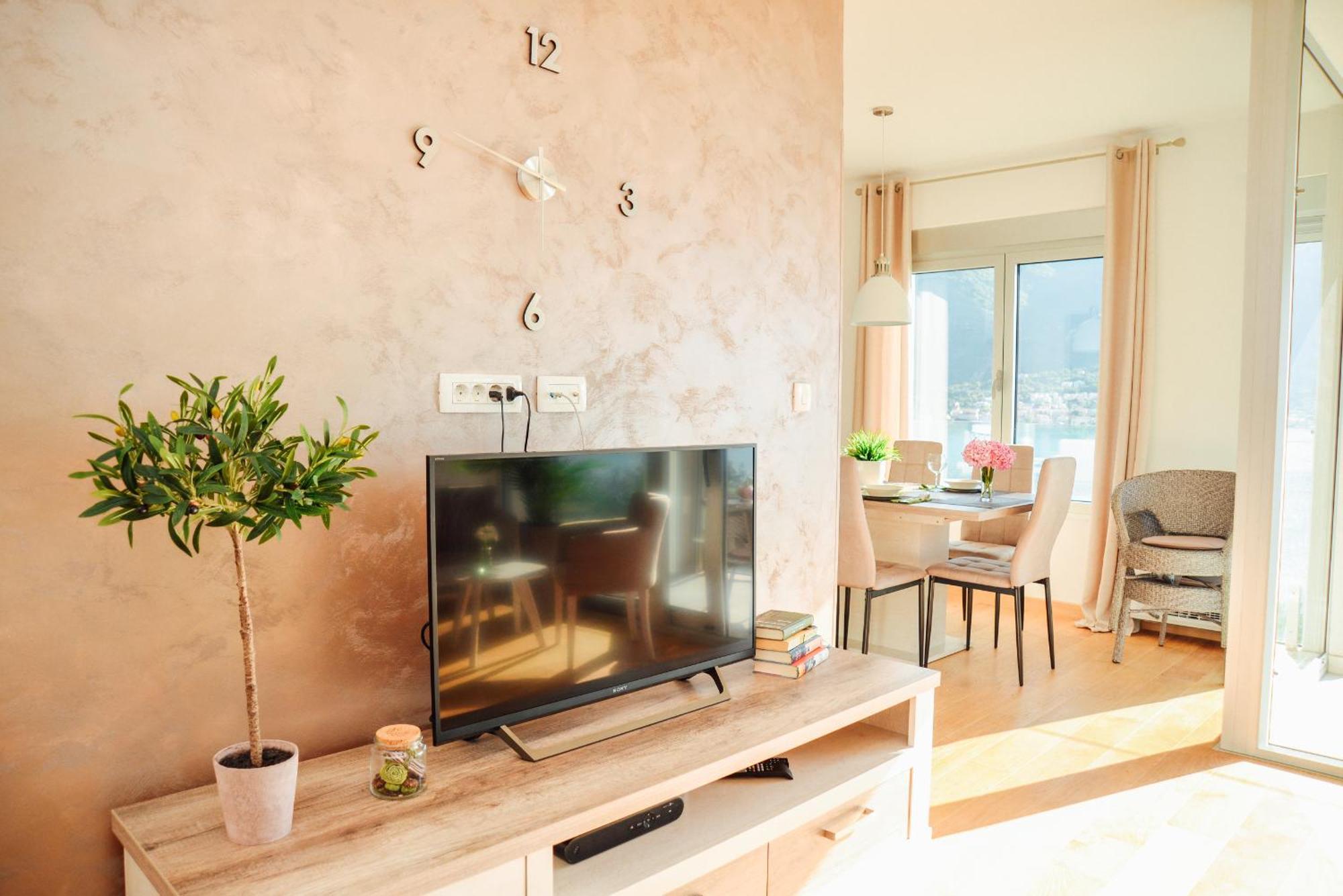 Sea View Apartment For 4 Котор Екстериор снимка