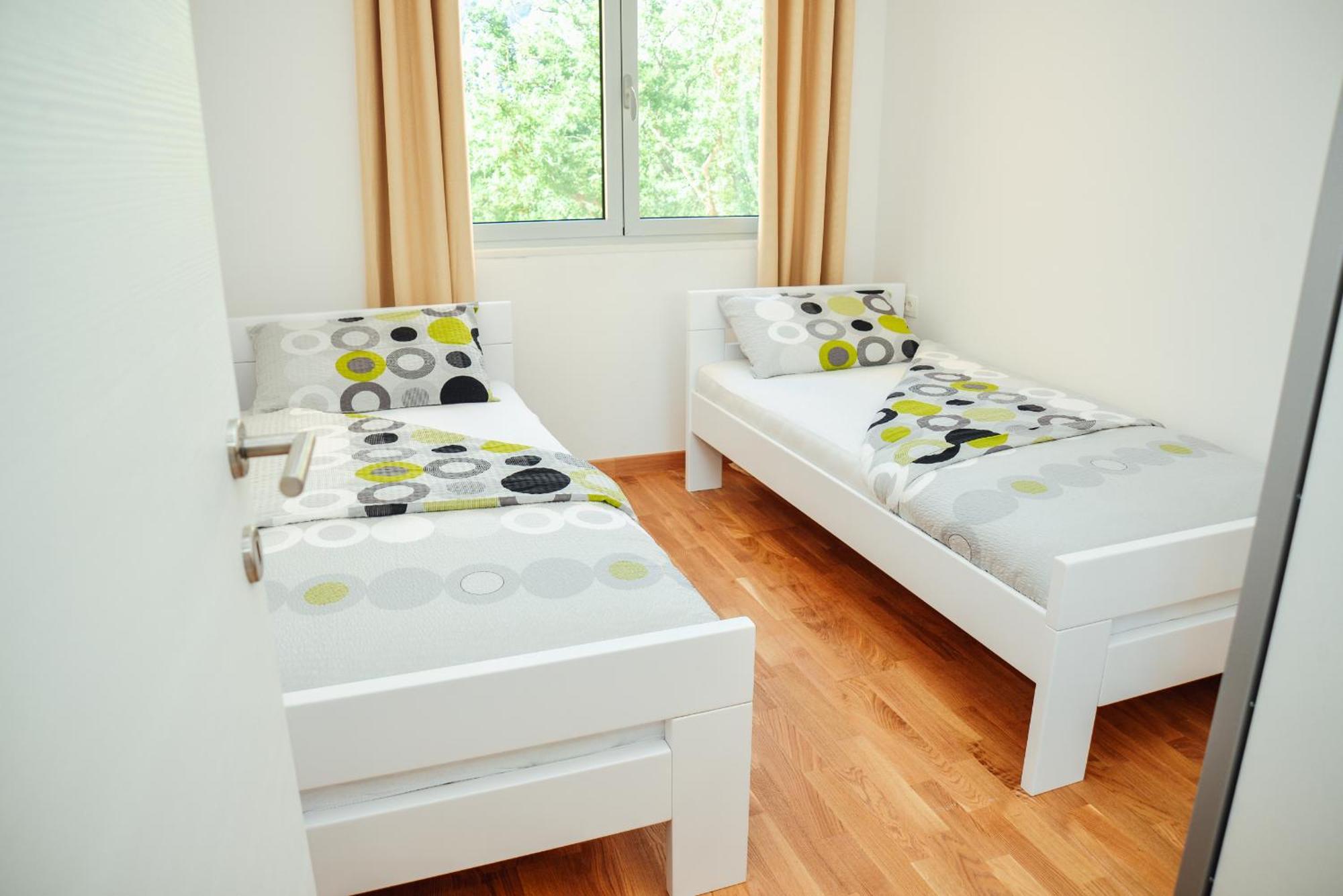 Sea View Apartment For 4 Котор Екстериор снимка