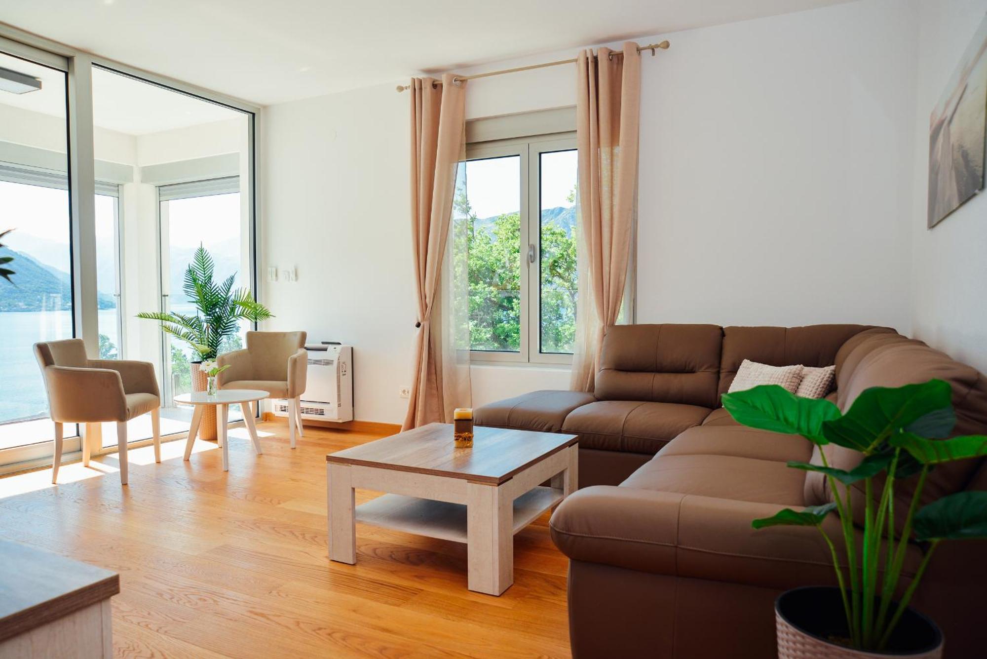 Sea View Apartment For 4 Котор Екстериор снимка