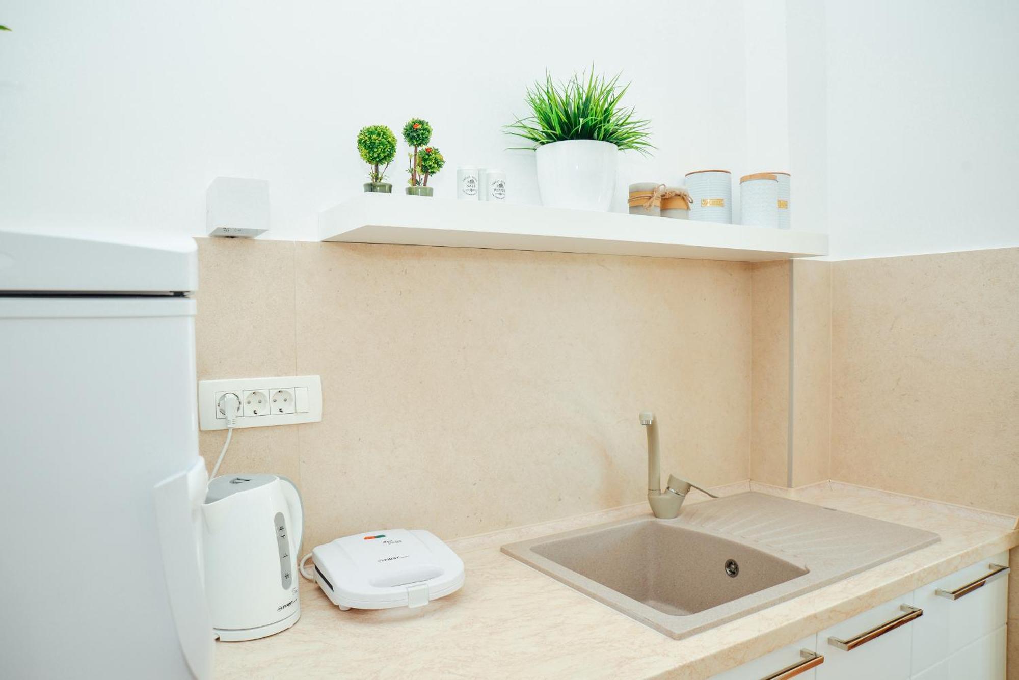 Sea View Apartment For 4 Котор Екстериор снимка