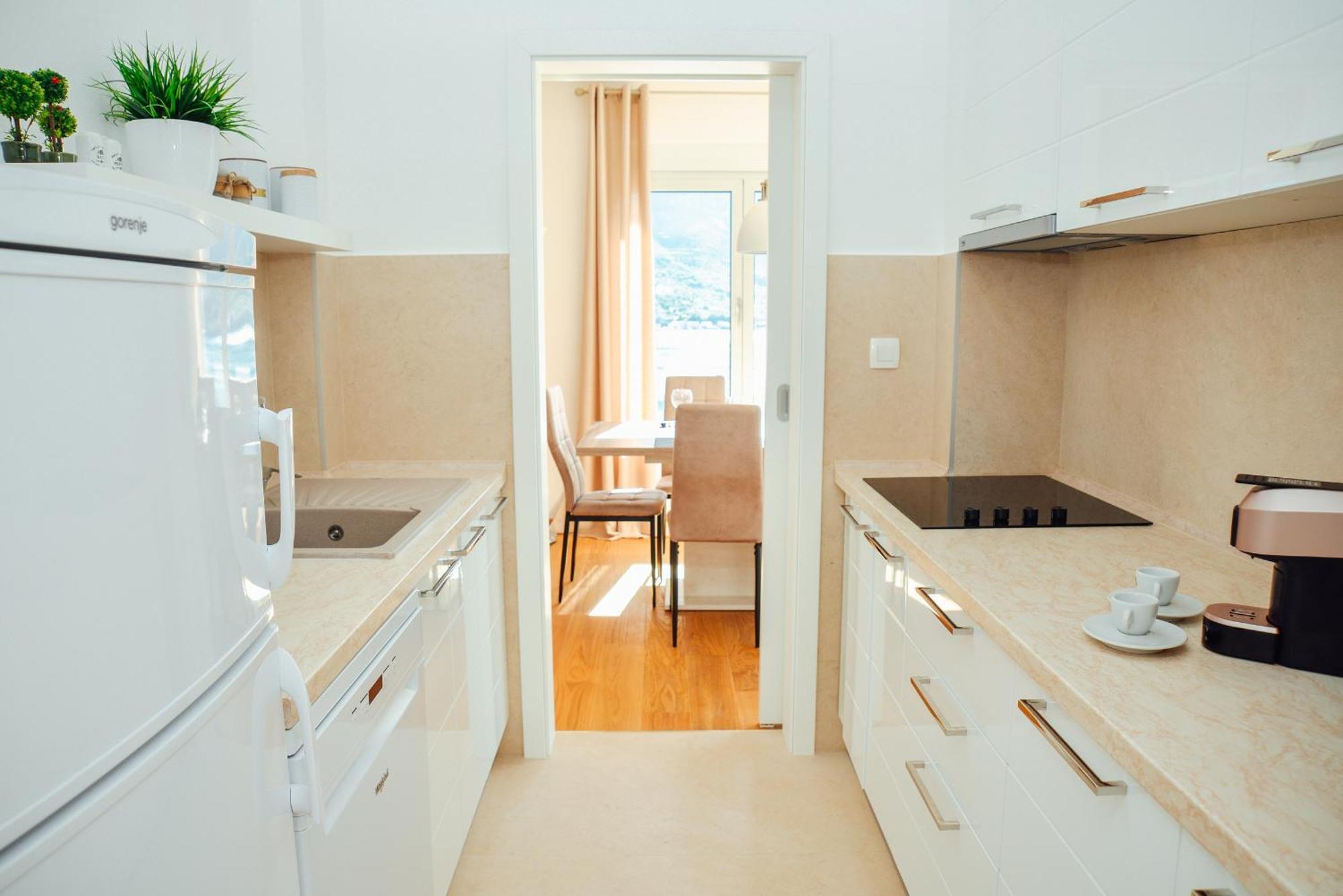 Sea View Apartment For 4 Котор Екстериор снимка