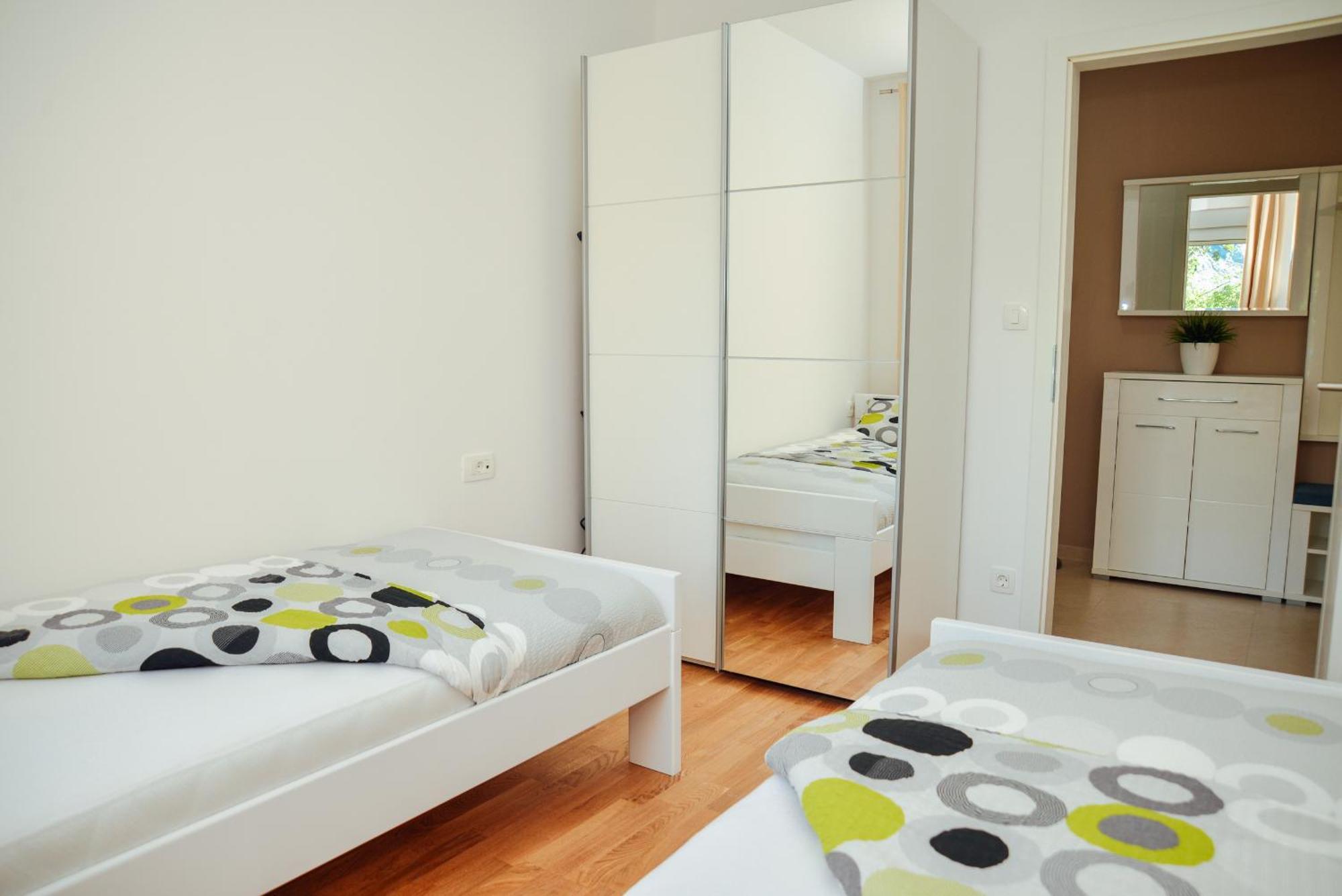 Sea View Apartment For 4 Котор Екстериор снимка