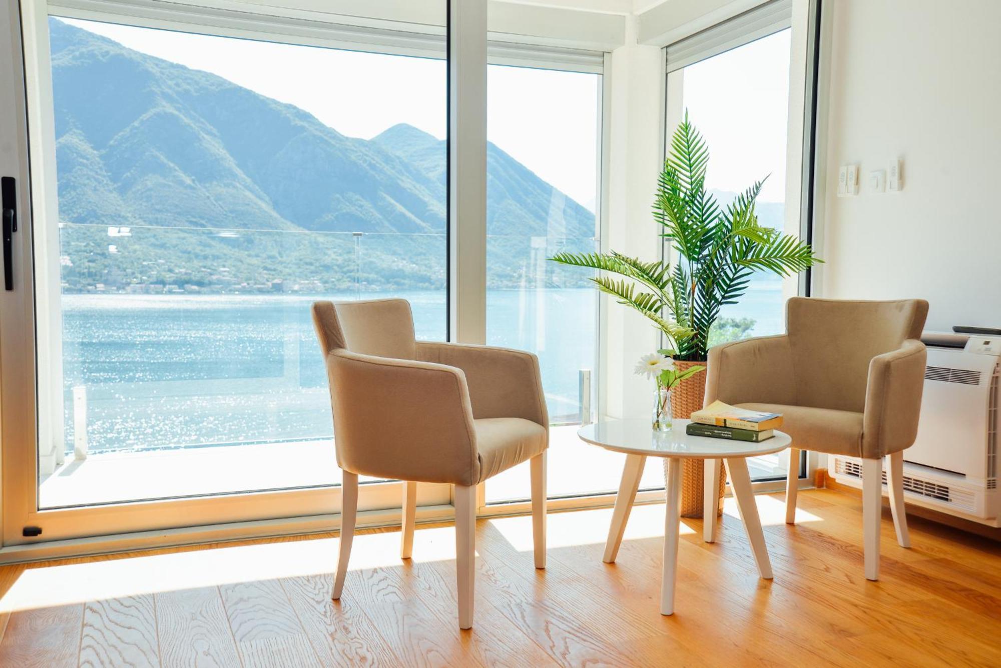 Sea View Apartment For 4 Котор Екстериор снимка