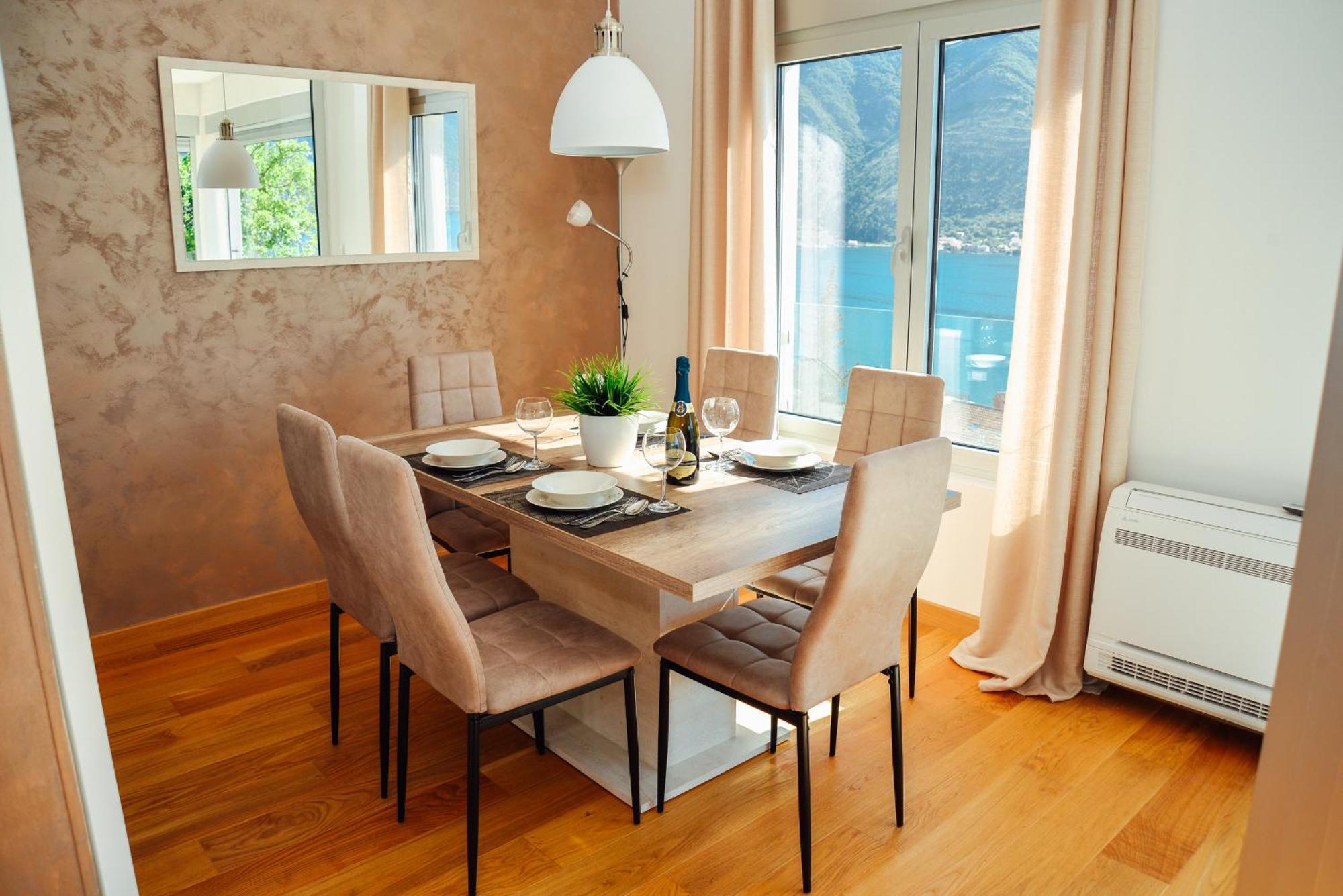 Sea View Apartment For 4 Котор Екстериор снимка